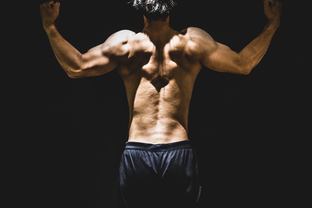 肩幅を広くするには？鍛えるべき筋肉と効果的なトレーニングをご紹介