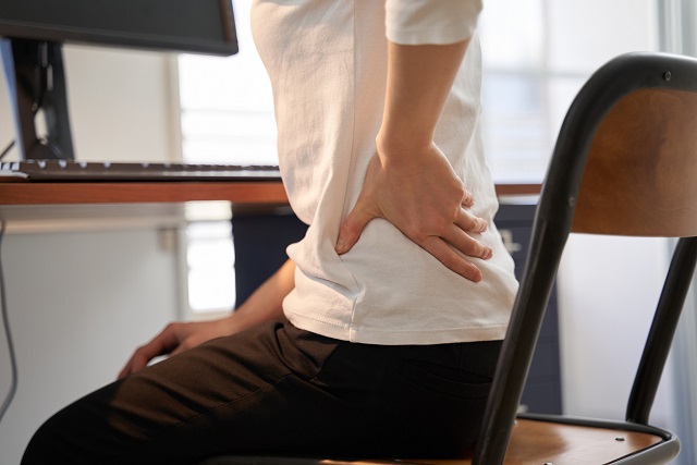 腰痛を予防するための正しい座り方とは？理学療法士が徹底解説！